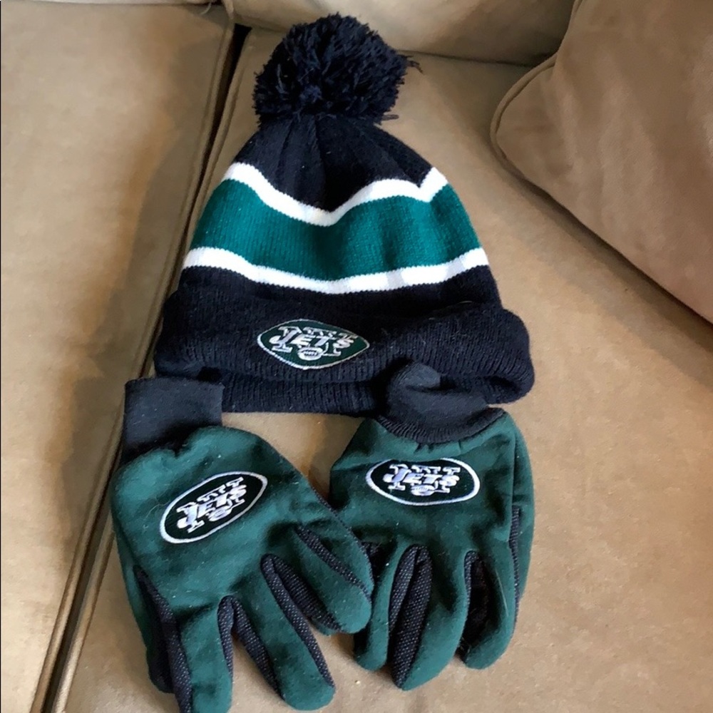 New York Jets hat and gloves
